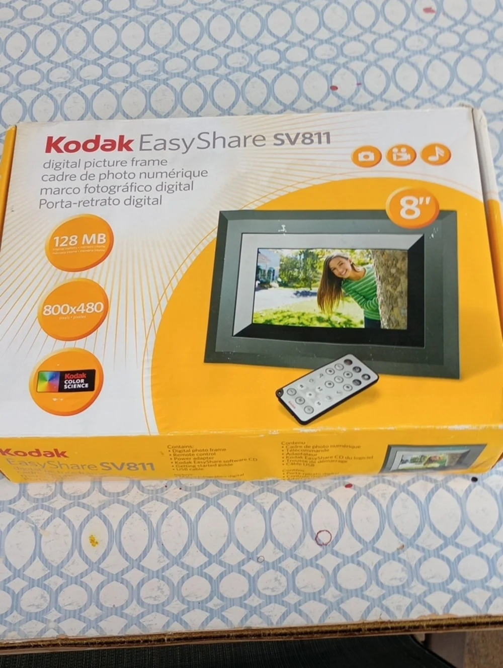 Kodak SV811 Digital Picture Frame in Black and Silver Trim